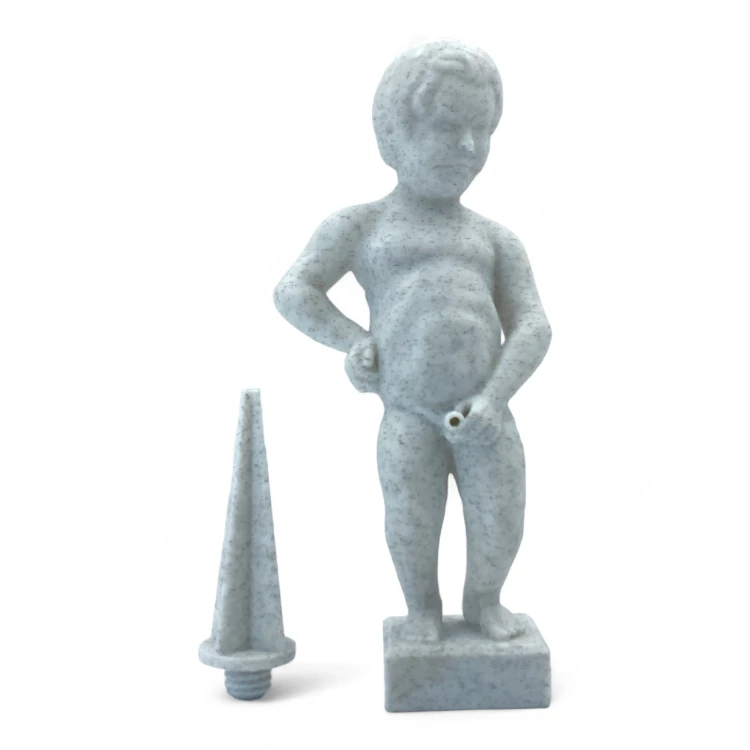 figurka-chlopca-siusiajacego-do-doniczki-jasny-marmur-mala-front-1