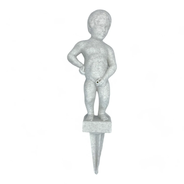 figurka-chlopca-siusiajacego-do-doniczki-jasny-marmur-mala-zmontowana-6