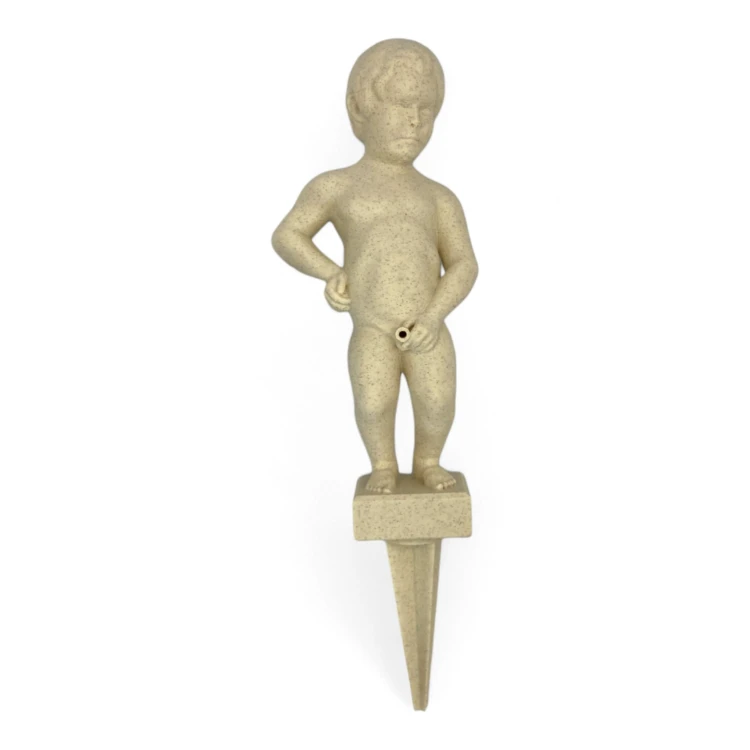 figurka-chlopca-siusiajacego-do-doniczki-piasek-pustyni-mala-zmontowana-6
